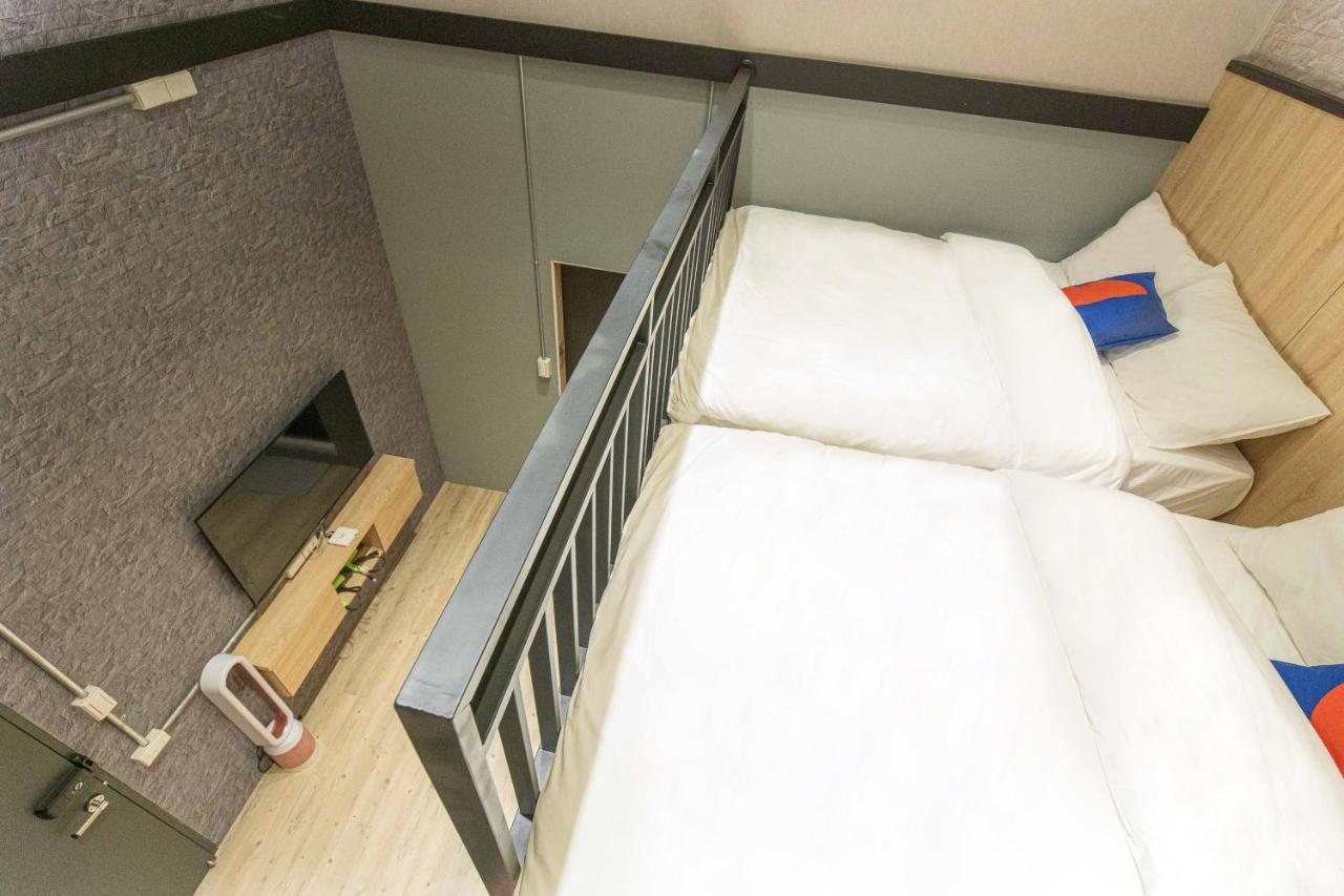 Chief Homestay Tainan Extérieur photo